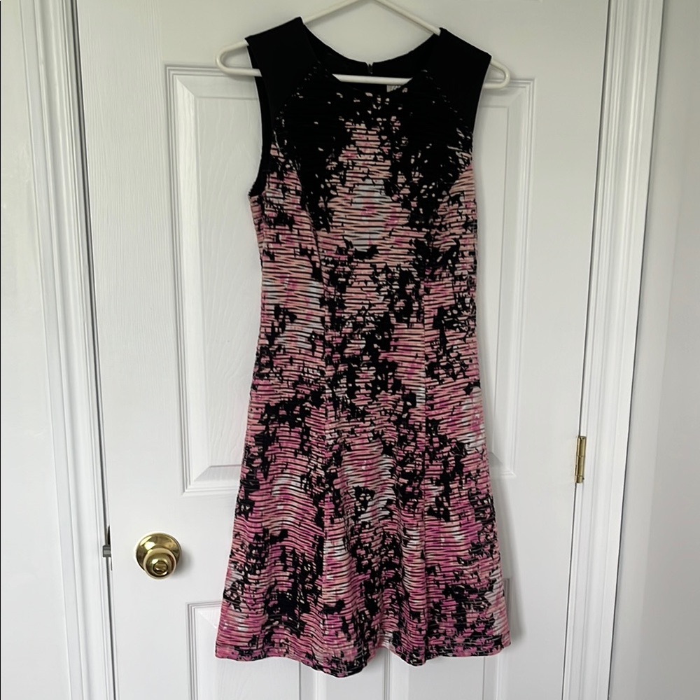 Elegant Pink and Black Sleeveless Dress